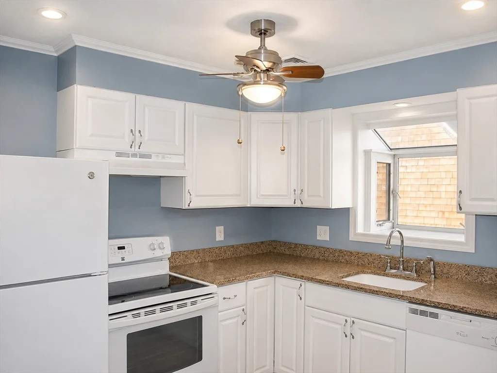 2 bed, 1 bath apartment for rent at 49 Seafoam Unit 2, Winthrop — photo 1 of 9