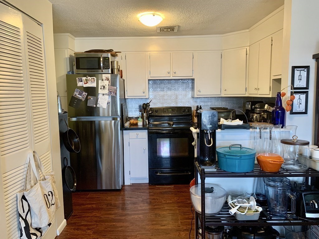 2 bed, 1 bath apartment for rent at 49 South St Unit 14, Jamaica Plain — photo 3 of 7