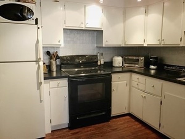2 bed, 1 bath apartment for rent at 49 South St Unit 14, Jamaica Plain — photo 4 of 7