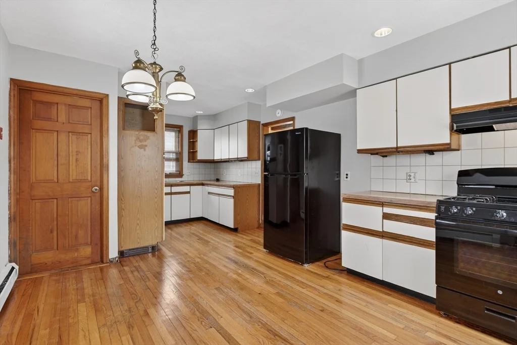 3 bed, 1 bath apartment for rent at 49 Springvale Ave, Lynn — photo 6 of 15