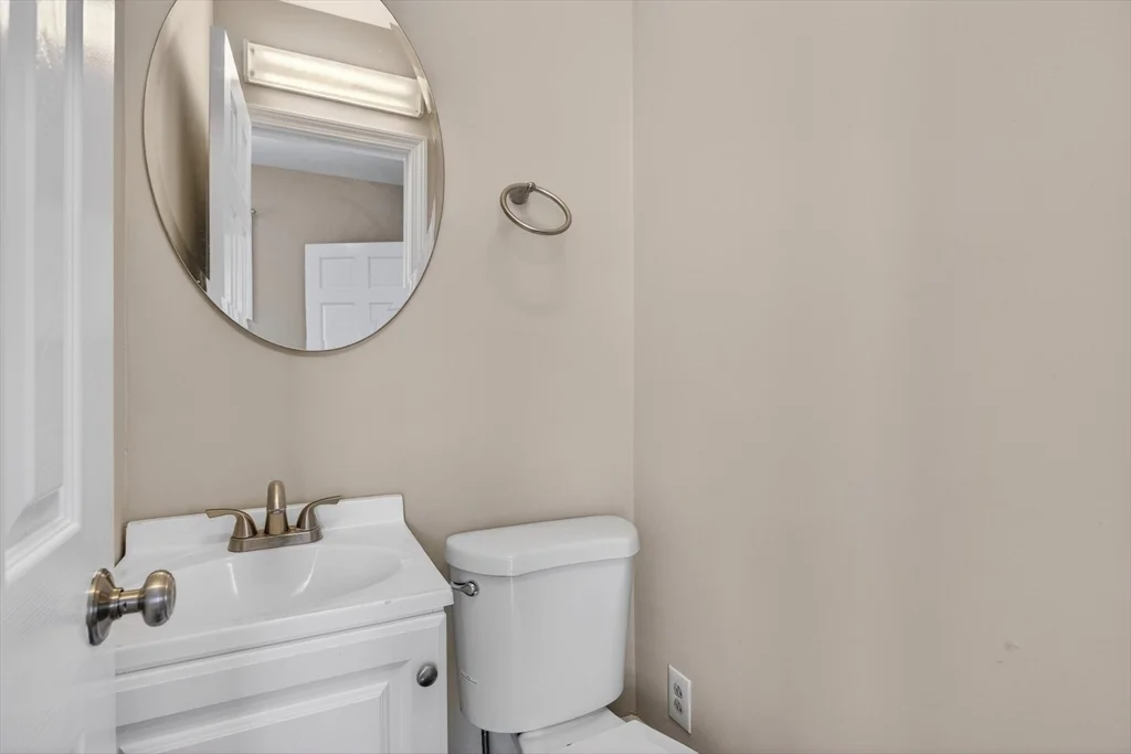 3 bed, 1 bath apartment for rent at 49 Springvale Ave, Lynn — photo 4 of 15