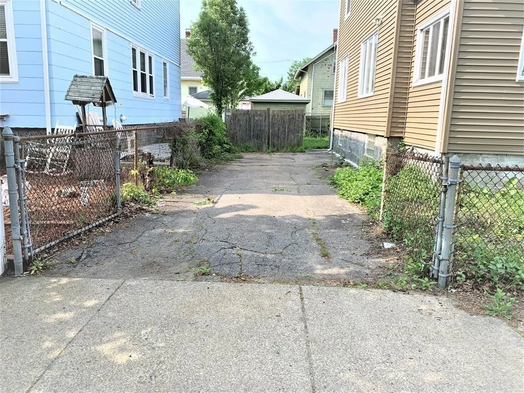 3 bed, 1 bath apartment for rent at 49 Thornton St, Quincy