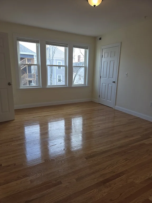 4 bed, 2 bath apartment for rent at 49 Woodcliff St Unit 3, Dorchester — photo 6 of 8
