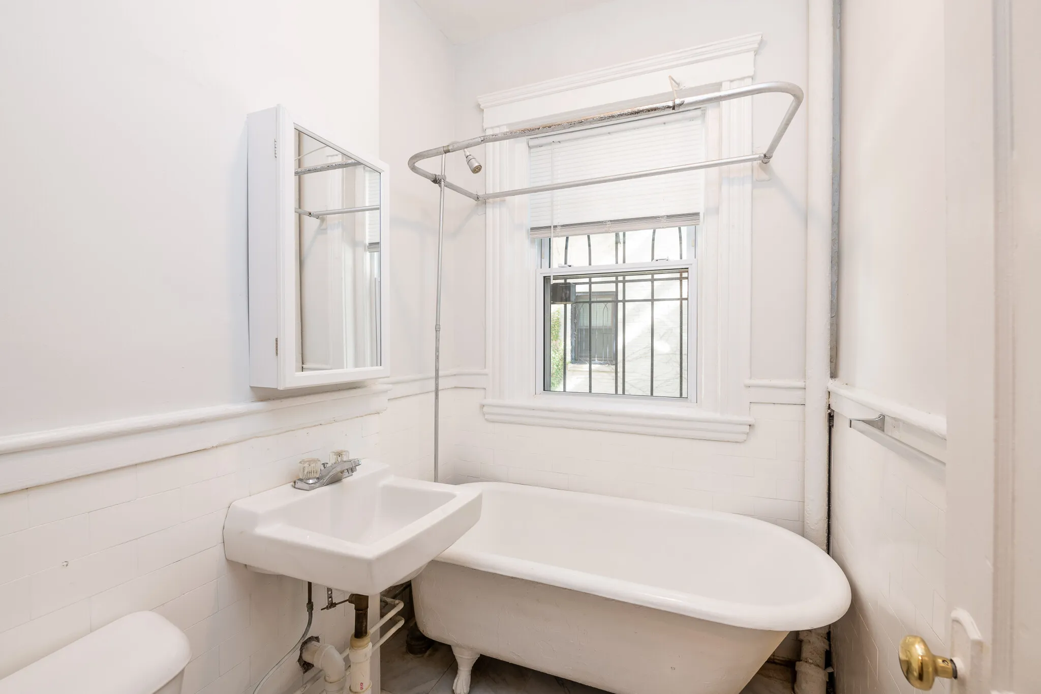 Studio bed, 1 bath apartment for rent at 49 Worthington St Unit 3, Mission Hill — photo 4 of 9
