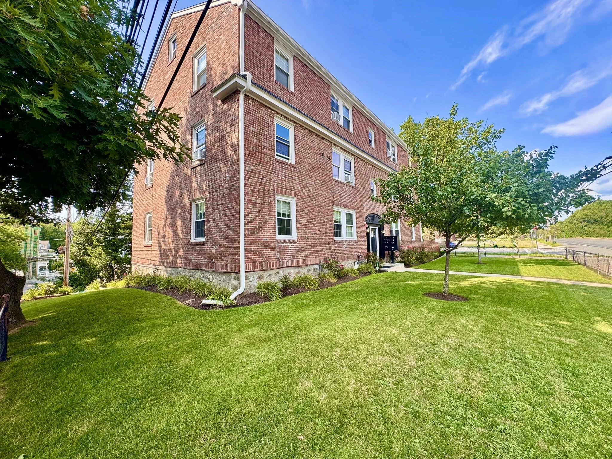 2 bed, 1 bath apartment for rent at 4907 Washington St Unit 1R, West Roxbury — photo 10 of 11