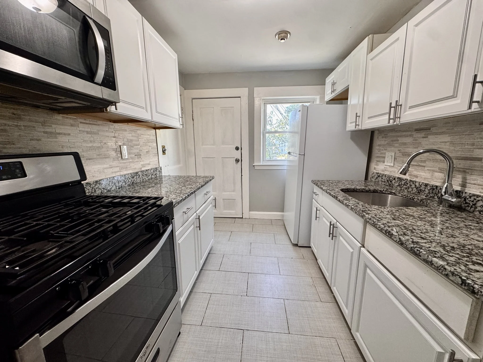 2 bed, 1 bath apartment for rent at 4907 Washington St Unit 1R, West Roxbury — photo 5 of 11