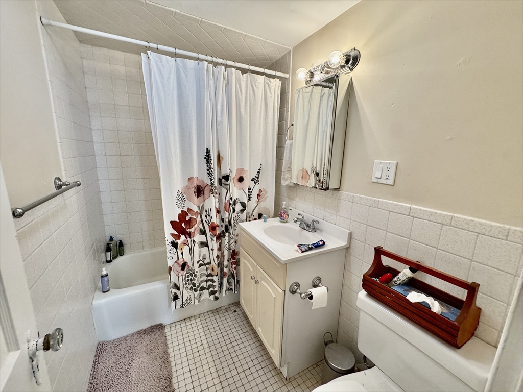 2 bed, 1 bath apartment for rent at 4907 Washington St Unit 3L, West Roxbury — photo 7 of 11