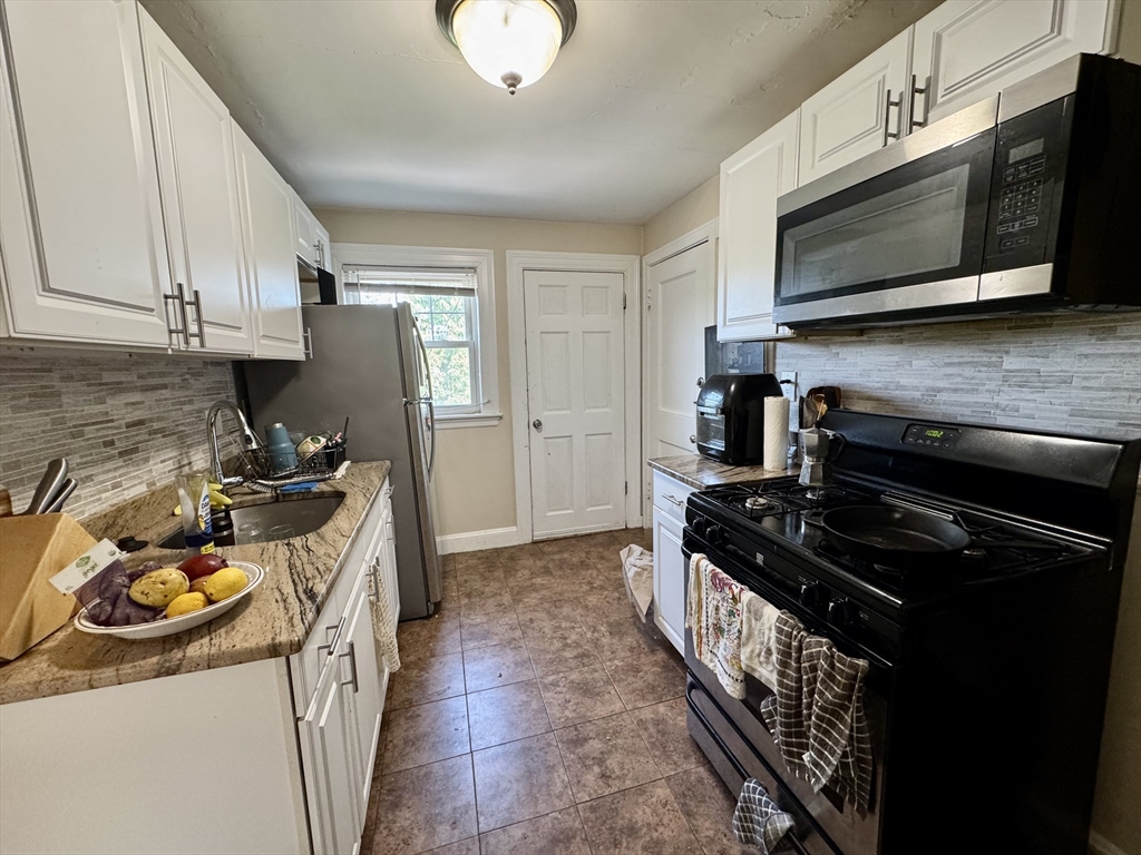 2 bed, 1 bath apartment for rent at 4907 Washington St Unit 3L, West Roxbury — photo 5 of 11