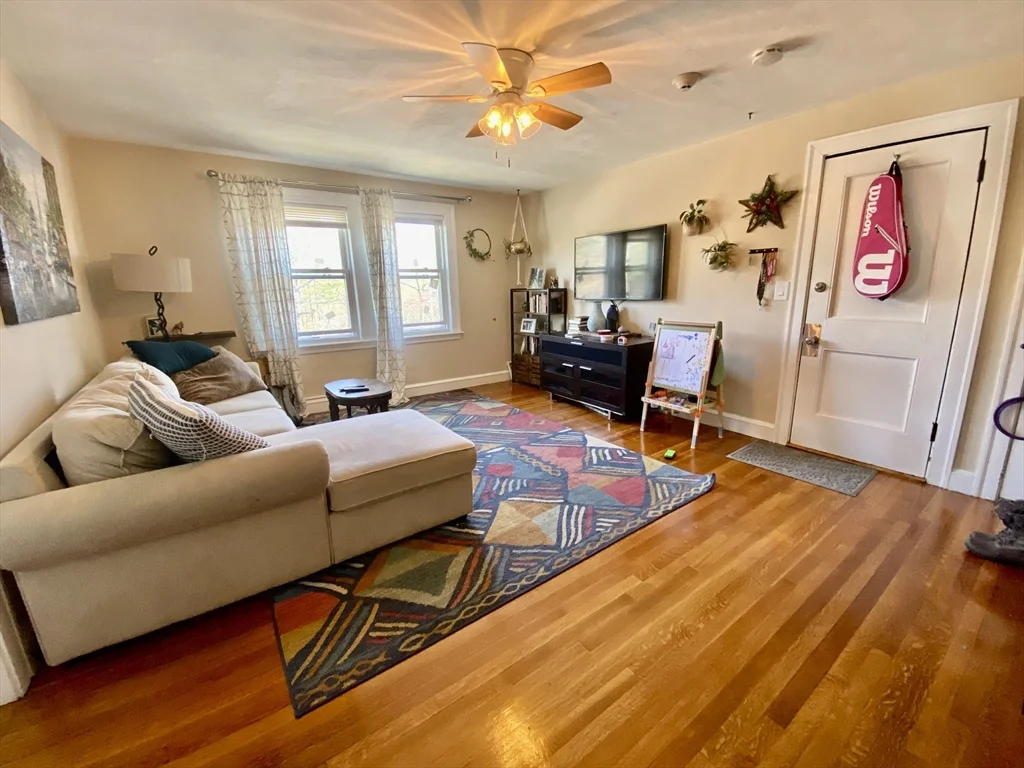 2 bed, 1 bath apartment for rent at 4907 Washington St Unit 3R, West Roxbury — photo 4 of 18
