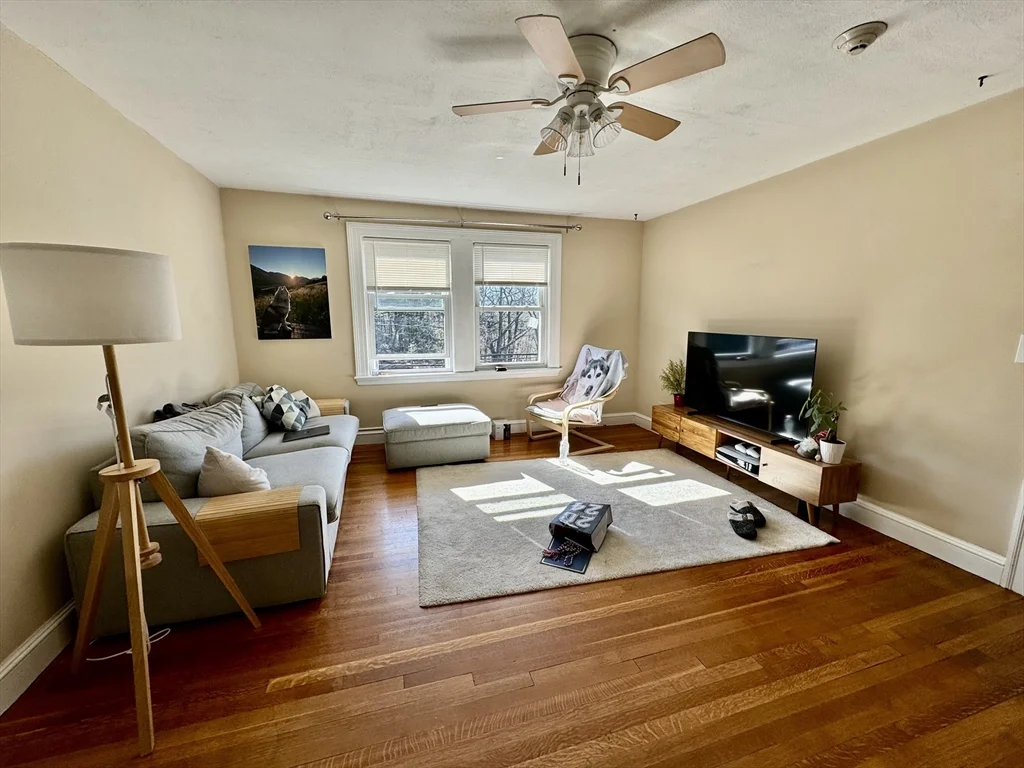2 bed, 1 bath apartment for rent at 4907 Washington St Unit 3R, West Roxbury — photo 3 of 18