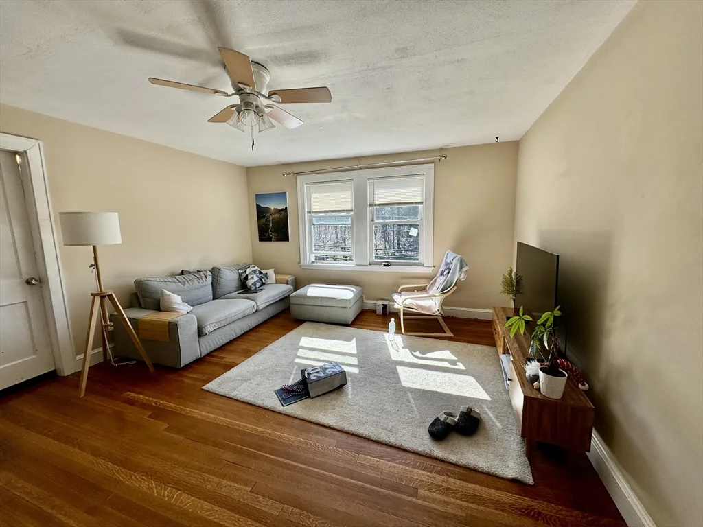 2 bed, 1 bath apartment for rent at 4907 Washington St Unit 3R, West Roxbury — photo 5 of 18