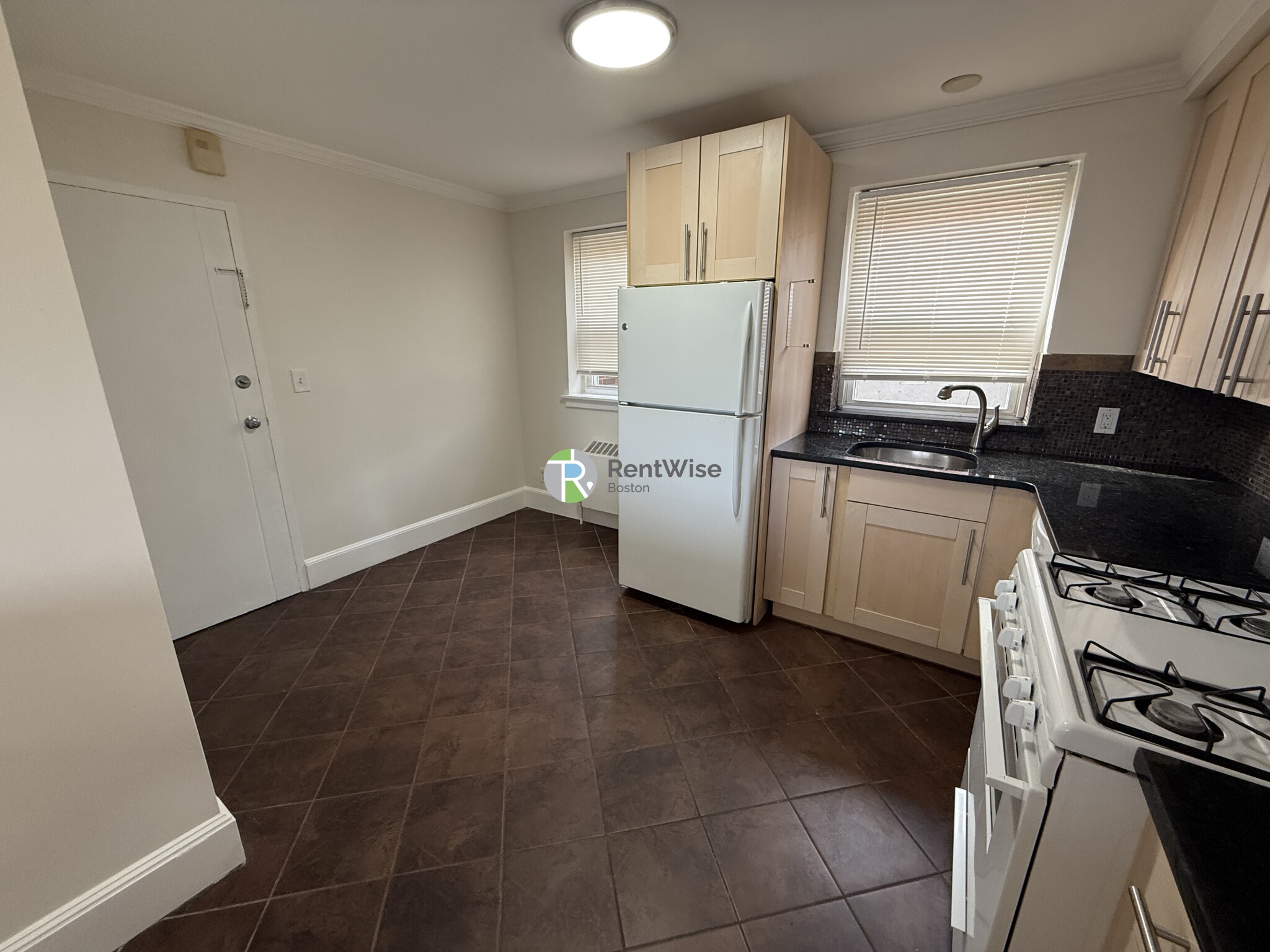 2 bed, 1 bath apartment for rent at 491 Arborway Unit 19, Jamaica Plain — photo 3 of 13