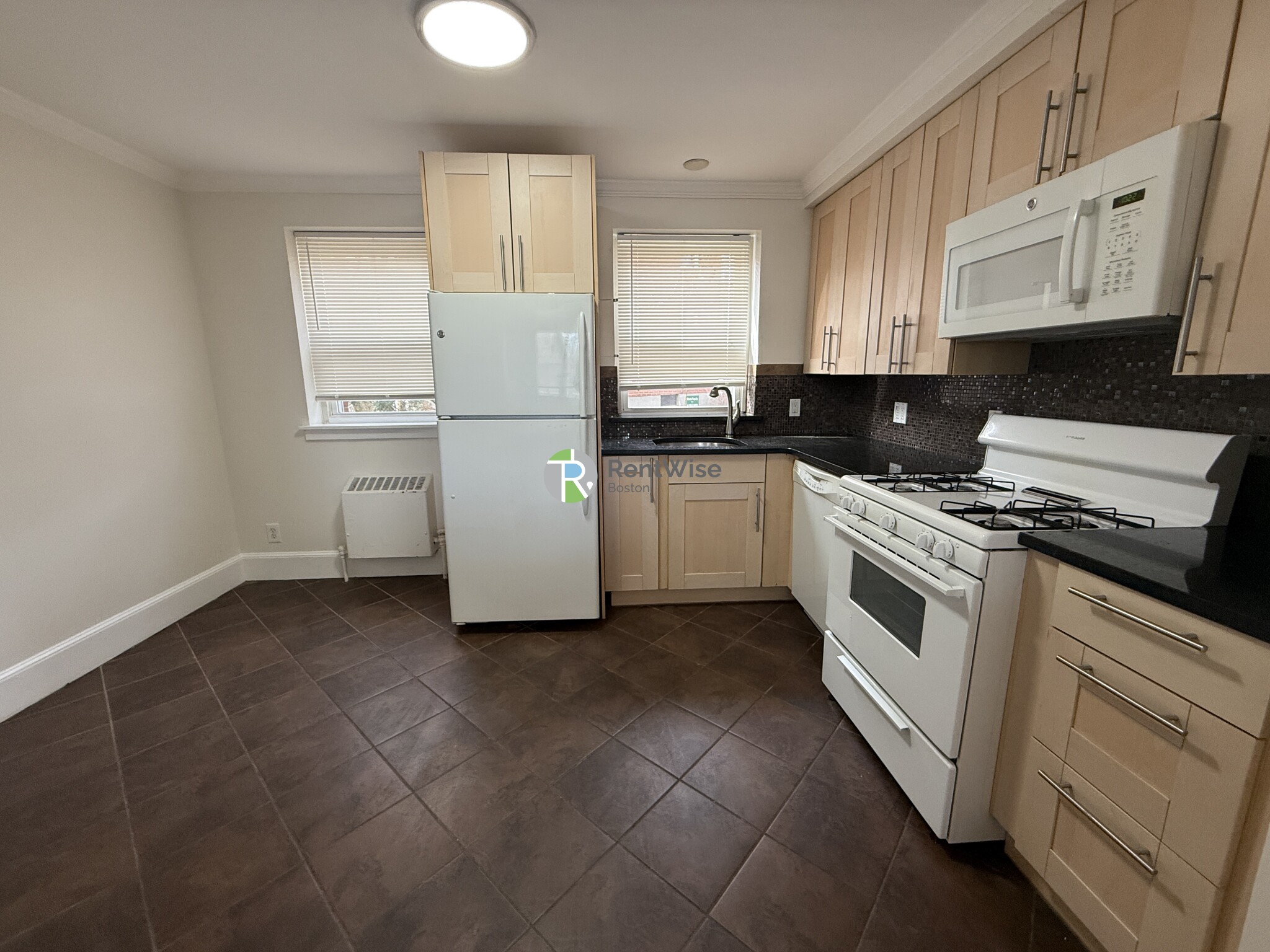 2 bed, 1 bath apartment for rent at 491 Arborway Unit 19, Jamaica Plain — photo 2 of 13
