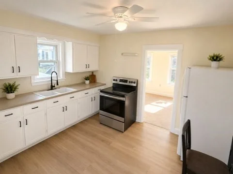 4 bed, 1 bath apartment for rent at 491 Webster St Unit 2, Rockland — photo 4 of 16