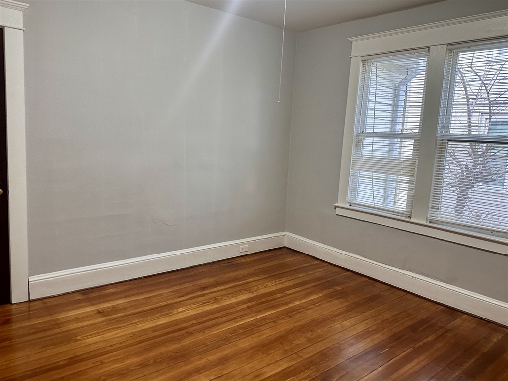 3 bed, 1 bath apartment for rent at 491 Wilbraham Rd Unit 491, Springfield — photo 5 of 7