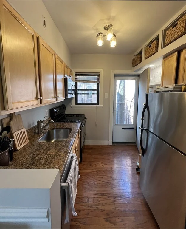 1 bed, 1 bath apartment for rent at 492-494 E Broadway Unit 4, South Boston — photo 8 of 17