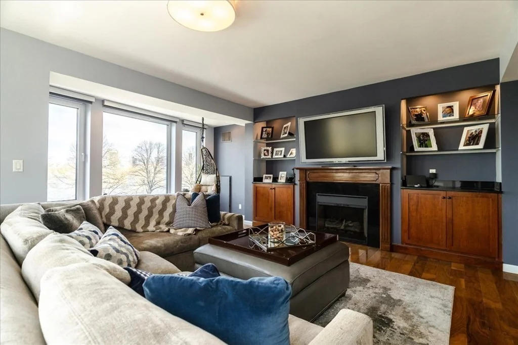 3 bed, 2 bath apartment for rent at 492 Beacon Unit 36, Back Bay — photo 3 of 25