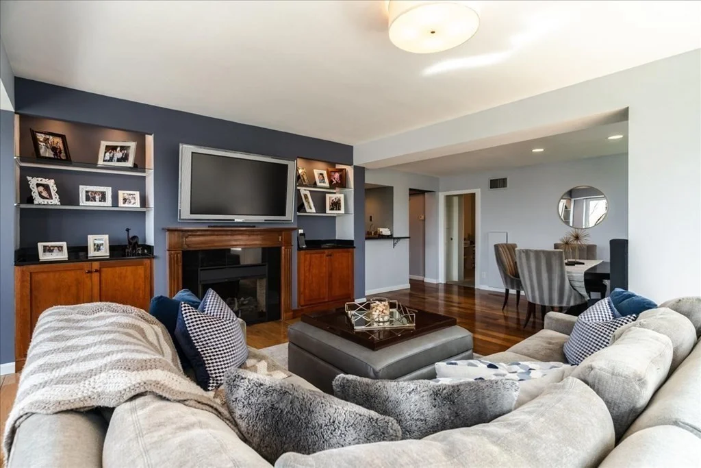 3 bed, 2 bath apartment for rent at 492 Beacon Unit 36, Back Bay — photo 2 of 25