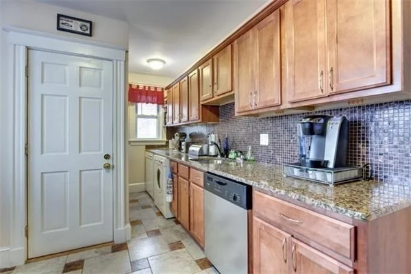 2 bed, 1 bath apartment for rent at 492 Washington St Unit 1, Brighton — photo 3 of 12