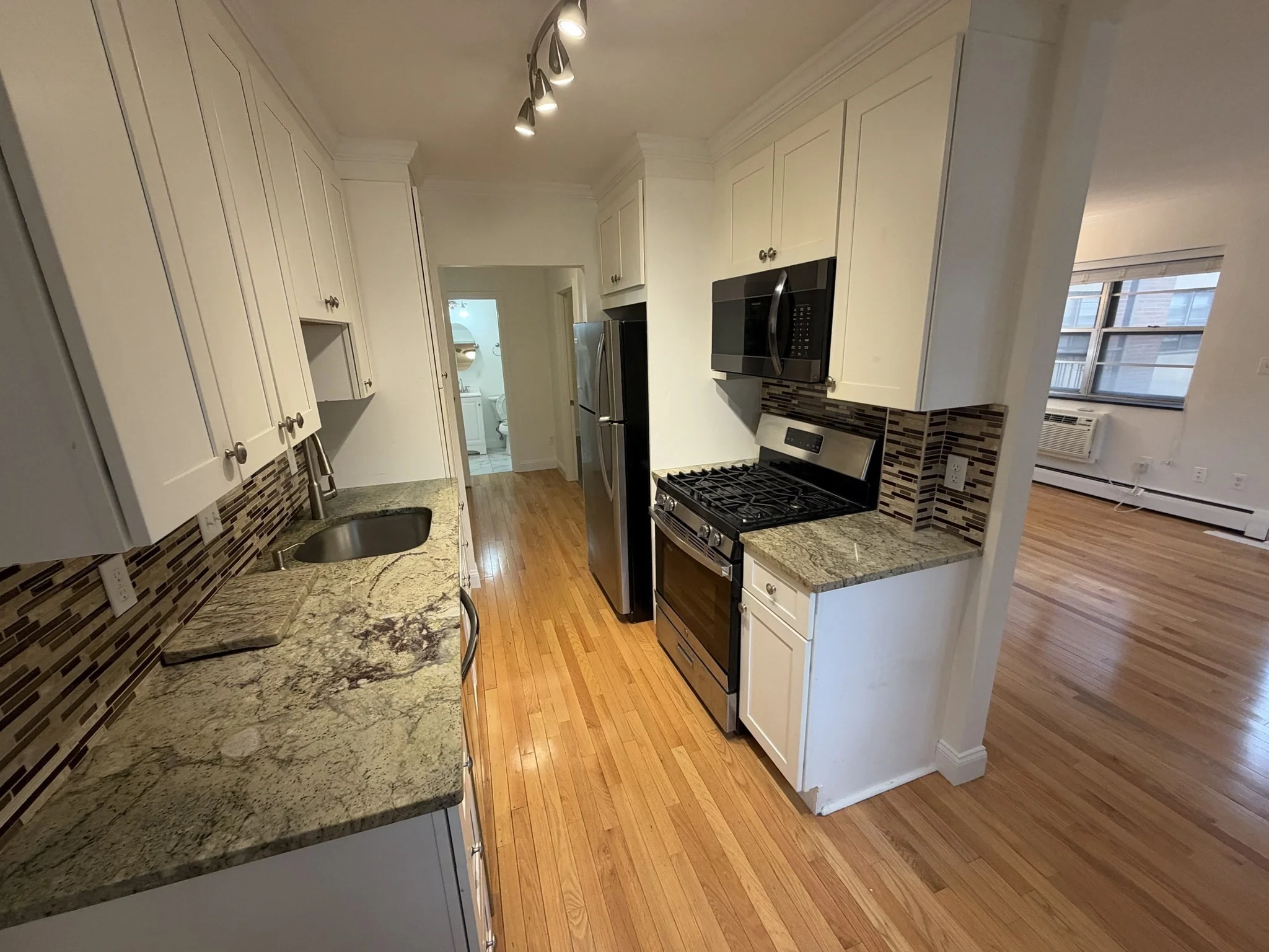 1 bed, 1 bath apartment for rent at 4925 Washington St Unit 207, West Roxbury — photo 1 of 7
