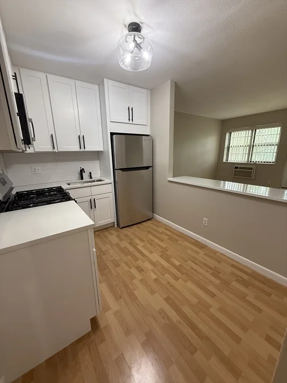 2 bed, 1 bath apartment for rent at 4925 Washington St Unit 410, West Roxbury — photo 2 of 25