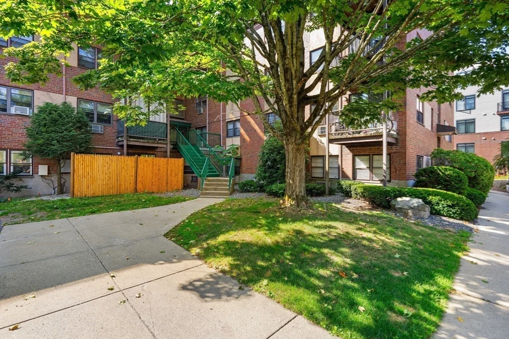 2 bed, 1 bath apartment for rent at 4925 Washington St Unit 410, West Roxbury — photo 24 of 25