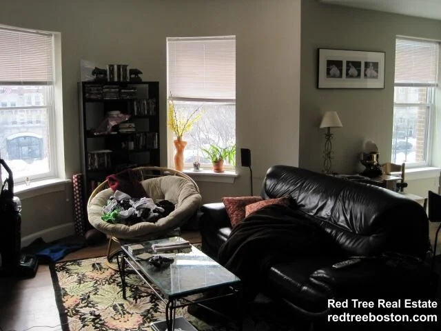 3 bed, 3 bath apartment for rent at 493-495 Commonwealth Ave Unit 5, Fenway — photo 2 of 13