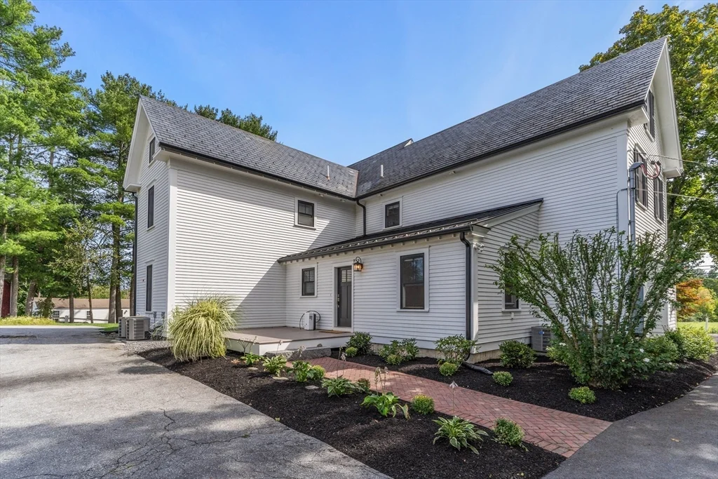 3 bed, 2 bath apartment for rent at 493 Main Unit 2, Dunstable — photo 2 of 25