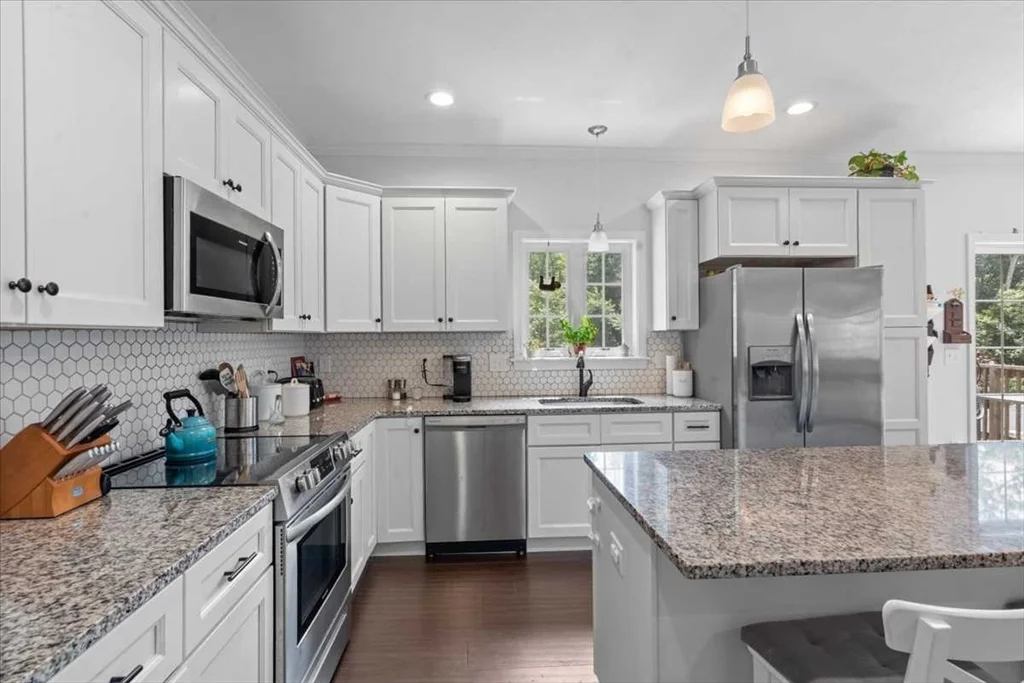 3 bed, 2 bath apartment for rent at 494 Hamilton St Unit 494, Worcester — photo 8 of 34