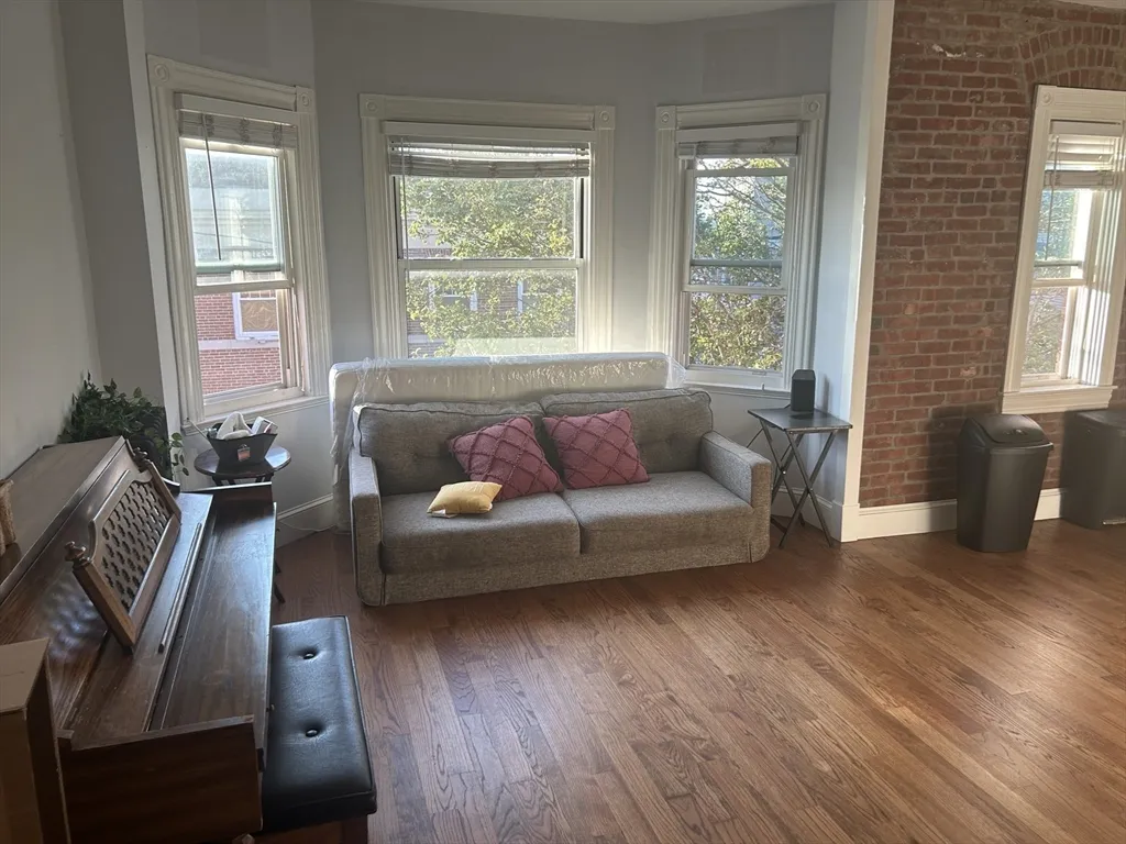 4 bed, 1 bath apartment for rent at 495 Broadway Unit 2, South Medford — photo 5 of 32