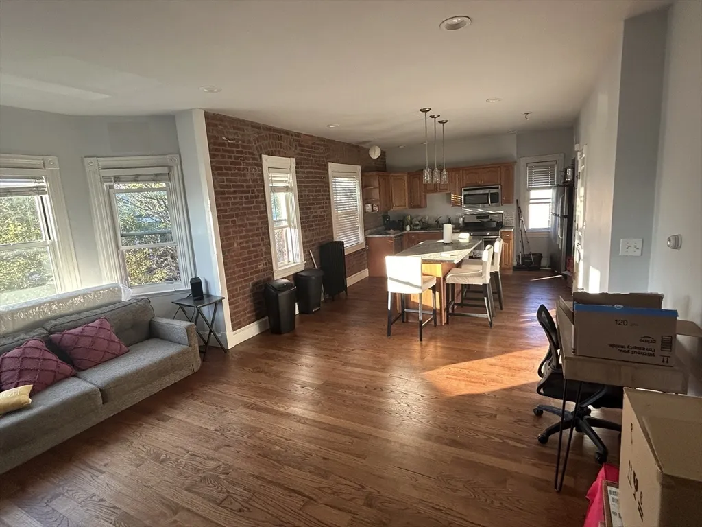 4 bed, 1 bath apartment for rent at 495 Broadway Unit 2, South Medford — photo 4 of 32