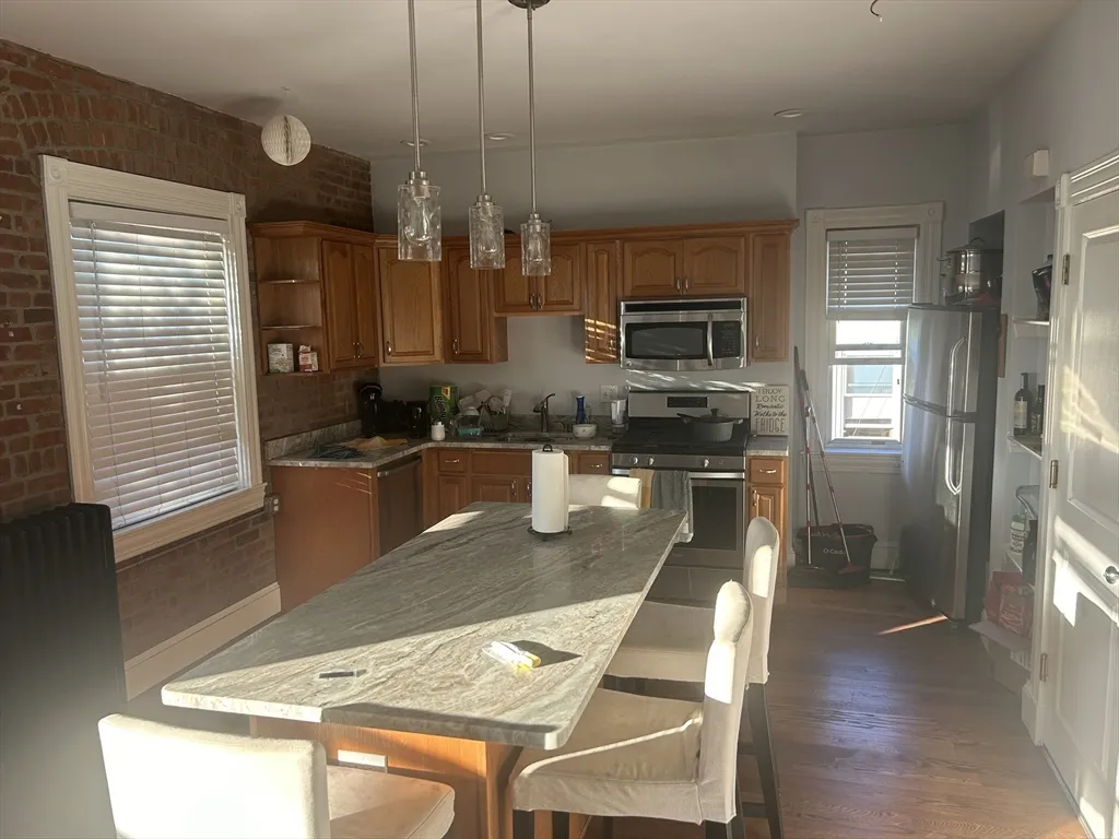 4 bed, 1 bath apartment for rent at 495 Broadway Unit 2, South Medford — photo 1 of 32