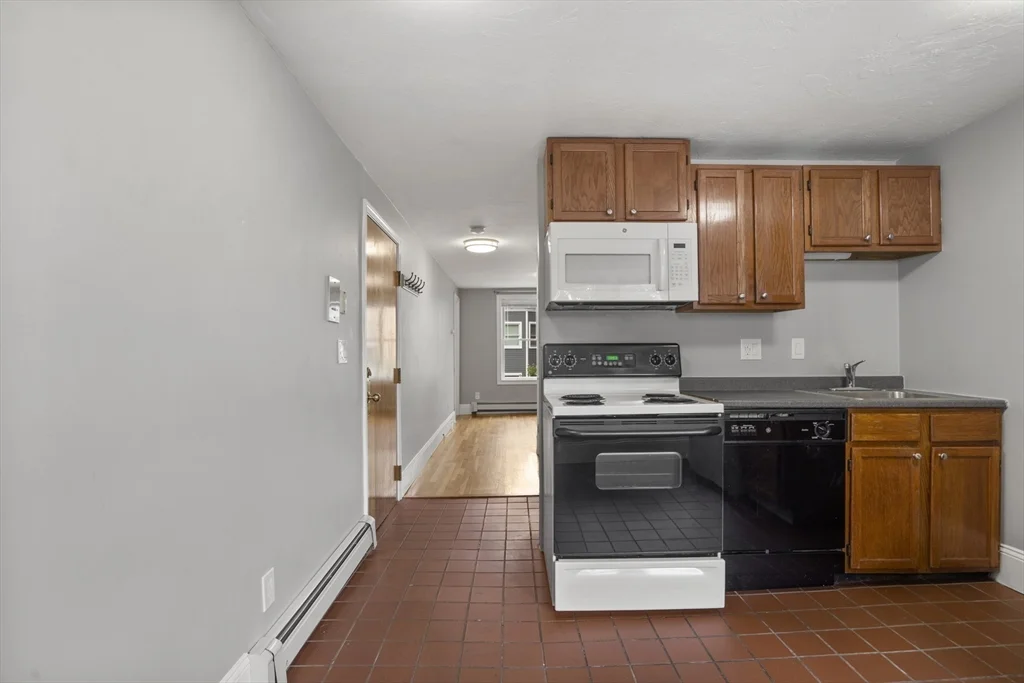 1 bed, 1 bath apartment for rent at 495 E 7th Unit 2, South Boston — photo 5 of 8