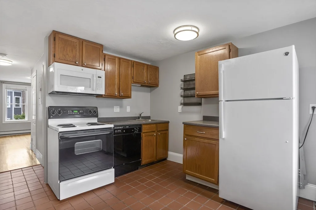 1 bed, 1 bath apartment for rent at 495 E 7th Unit 2, South Boston — photo 6 of 8