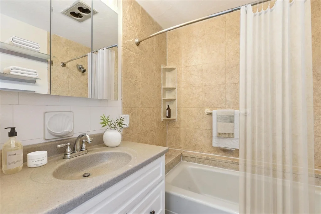 2 bed, 1 bath apartment for rent at 496 East Seventh St Unit A, South Boston — photo 10 of 15
