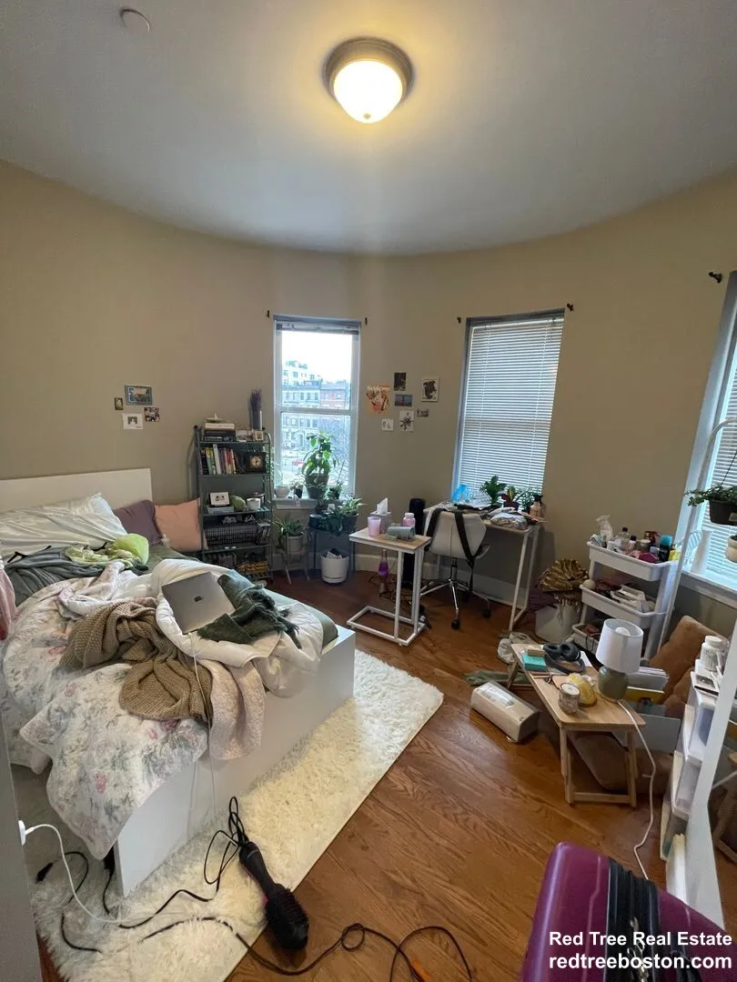 3 bed, 1 bath apartment for rent at 497 Commonwealth Ave Unit 4, Fenway — photo 4 of 8