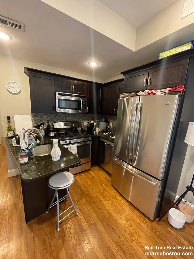 3 bed, 1 bath apartment for rent at 497 Commonwealth Ave Unit 4, Fenway — photo 7 of 8