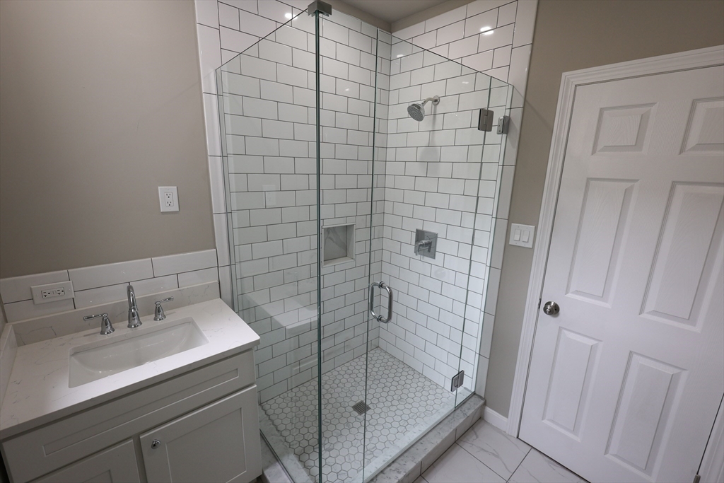 1 bed, 1 bath apartment for rent at 497 Warren St Unit 2, Dorchester — photo 9 of 16