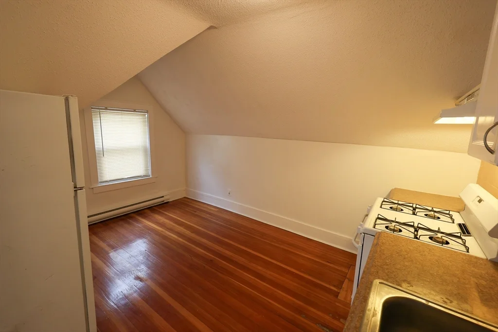 2 bed, 1 bath apartment for rent at 498 Whipple St Unit 3-S, Fall River — photo 4 of 18