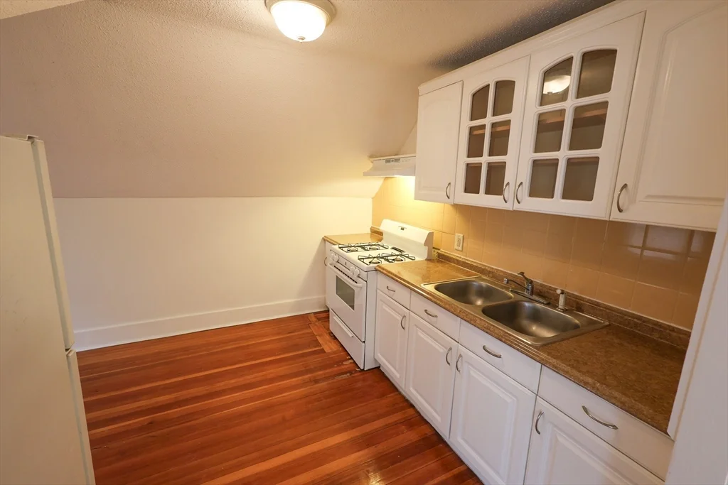 2 bed, 1 bath apartment for rent at 498 Whipple St Unit 3-S, Fall River — photo 2 of 18