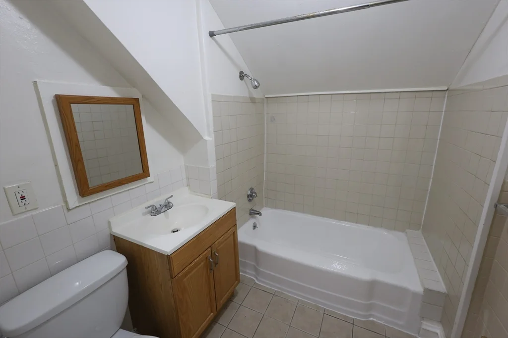 2 bed, 1 bath apartment for rent at 498 Whipple St Unit 3-S, Fall River — photo 9 of 18
