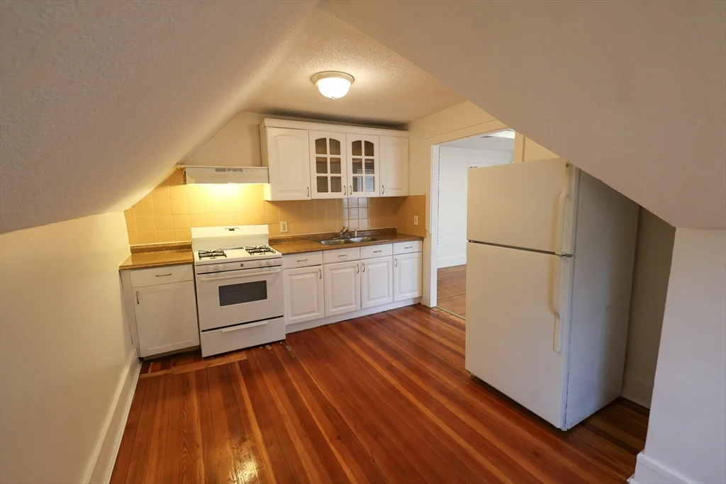 2 bed, 1 bath apartment for rent at 498 Whipple St Unit 3-S, Fall River — photo 1 of 18