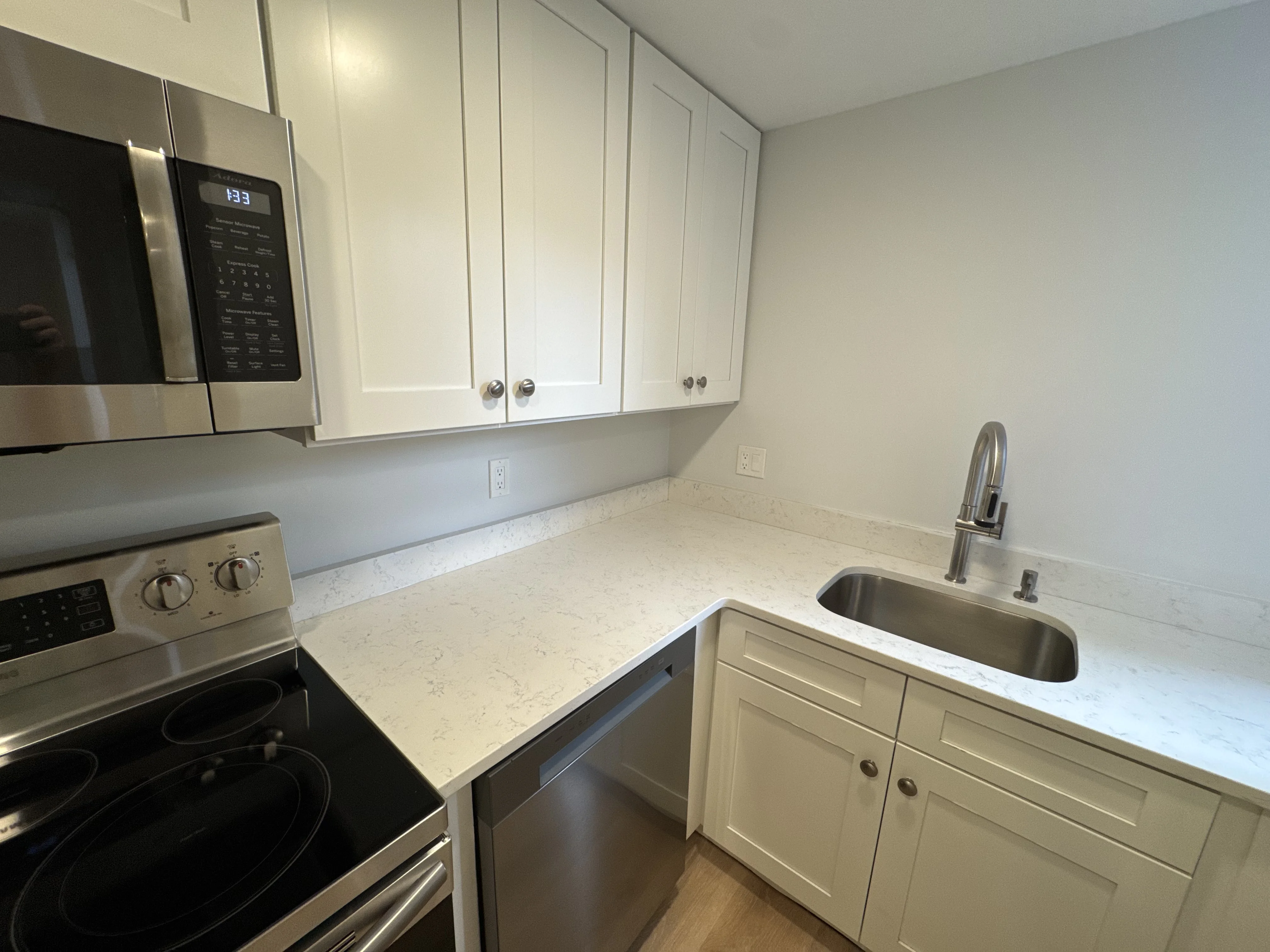 Studio bed, 1 bath apartment for rent at 499 Beacon Unit 1, Back Bay — photo 2 of 9