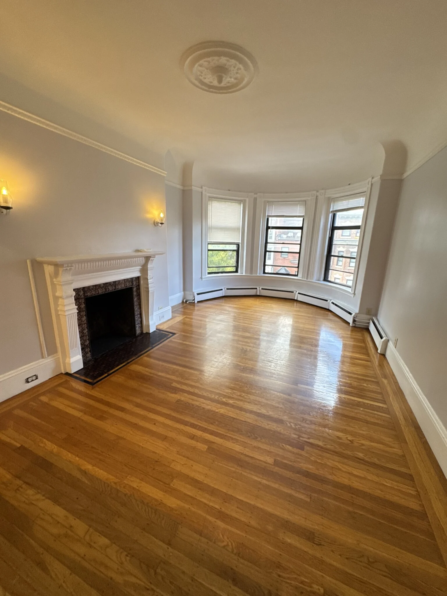 1 bed, 1 bath apartment for rent at 499 Beacon Unit 8, Fenway — photo 1 of 10