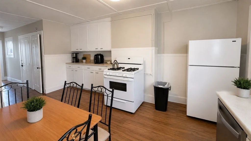 3 bed, 1 bath apartment for rent at 4A Sherman St Unit 3, Neighborhood Nine — photo 8 of 10