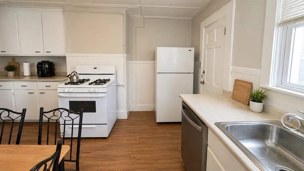 3 bed, 1 bath apartment for rent at 4A Sherman St Unit 3, Neighborhood Nine — photo 7 of 10