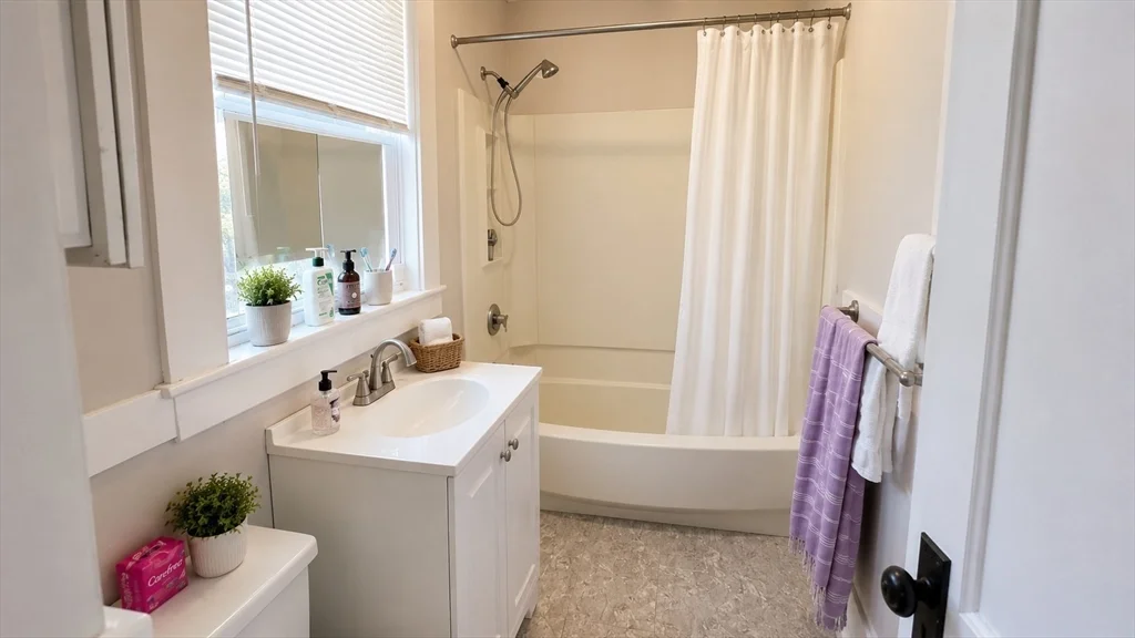 3 bed, 1 bath apartment for rent at 4A Sherman St Unit 3, Neighborhood Nine — photo 6 of 10