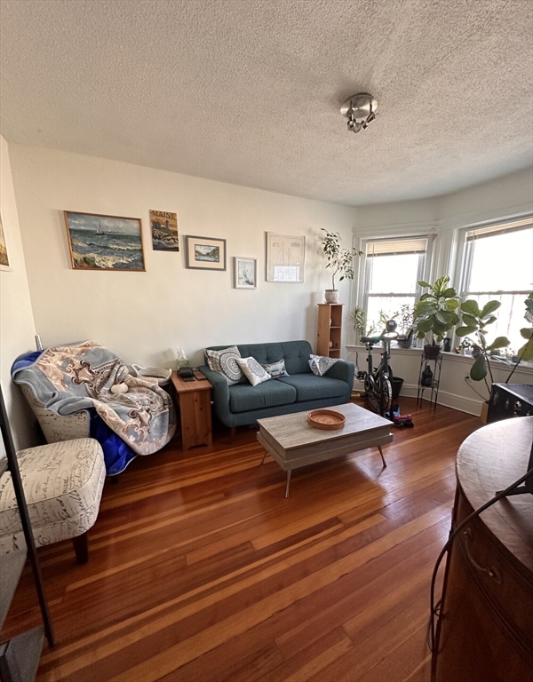 2 bed, 1 bath apartment for rent at 4A Weld Ave Unit 1, Roxbury — photo 2 of 10