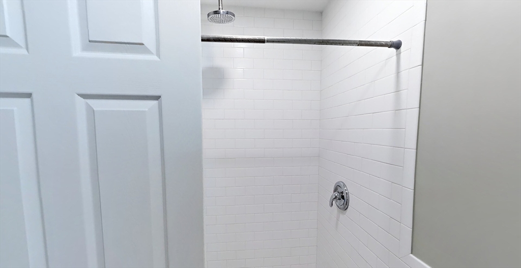 2 bed, 1 bath apartment for rent at 4A Weld Ave Unit 1, Roxbury — photo 5 of 10