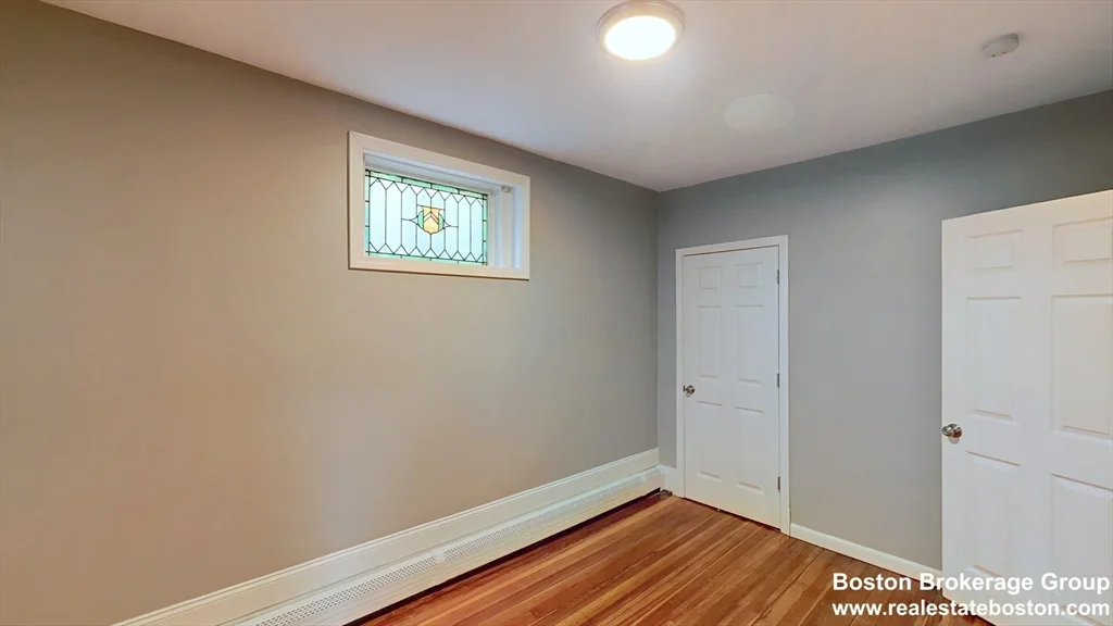 3 bed, 1 bath apartment for rent at 4A Weld Ave Unit 2, Roxbury — photo 3 of 8